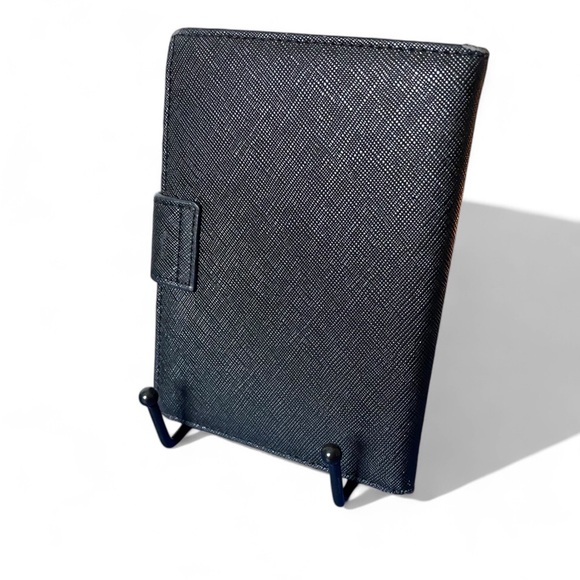 Tory Burch saffiano leather passport holder - Picture 6 of 7